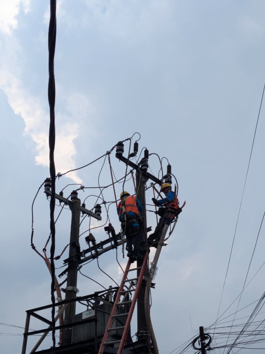Pastikan Listrik Warga Rusunawa Tak Padam, PLN UP3 Depok Gelar Pemeliharaan Gardu Distribusi