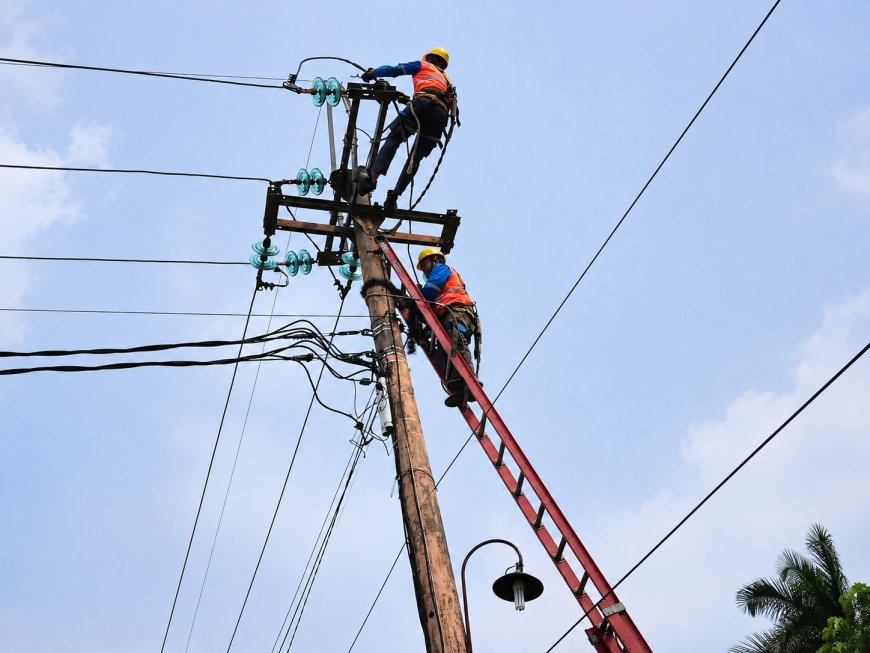 Jaga Listrik Tetap Andal, PLN UP3 Depok Kerahkan Tim Pemeliharaan Gabungan di Sawangan