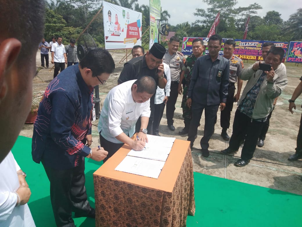 Bupati Bengkalis Terima CSR dari Bank Riau Kepri dan Lakukan MoU Layanan Jasa Perbankan