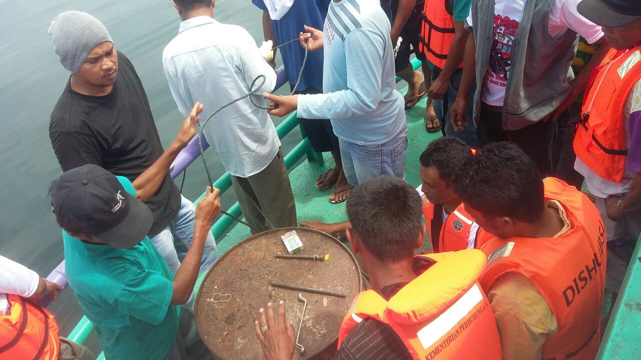 Bara JP Samosir Turut berpartisipasi Dalam pencarian korban di perairan Danau toba