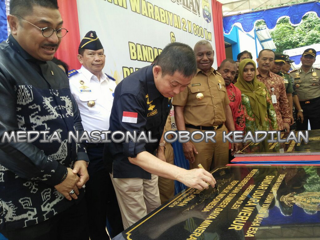 PAPUA : MENTERI ESDM IGNATIUS JONAN RESMIKAN BANDARA  DOUGLAS MACARTUR WERUR DAN PLTMH WARABIYAI