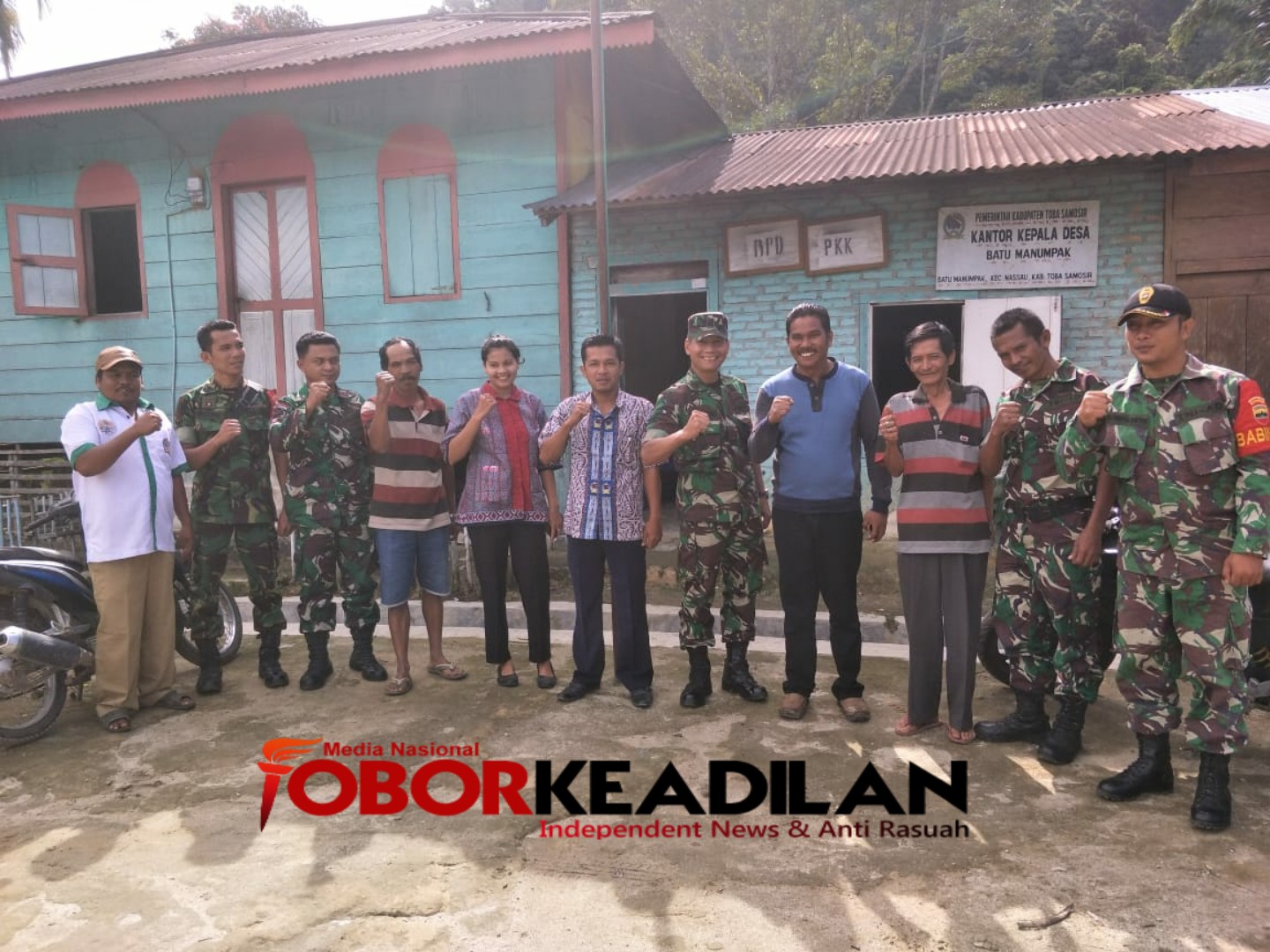 Koramil 15/Habinsaran Laksanakan Program Ajang Sana di Desa Batu Manumpak.