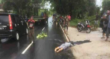 SEORANG MAHASISWI KEBIDANAN TERLIBAT KECELAKAAN MAUT DI JALAN TJILIK RIWUT - KALTENG 