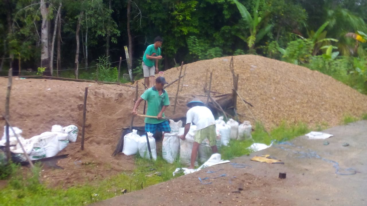PROYEK SILUMAN BERGENTAYANGAN DI DESA JANGKANG BARU