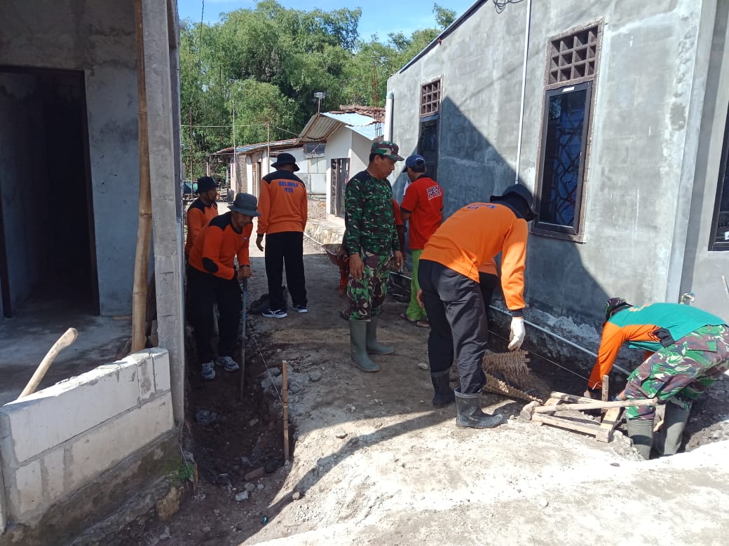 Ormas MTA dan LDII kerja bakti bersama TNI Bangun Jalan di Mojosongo