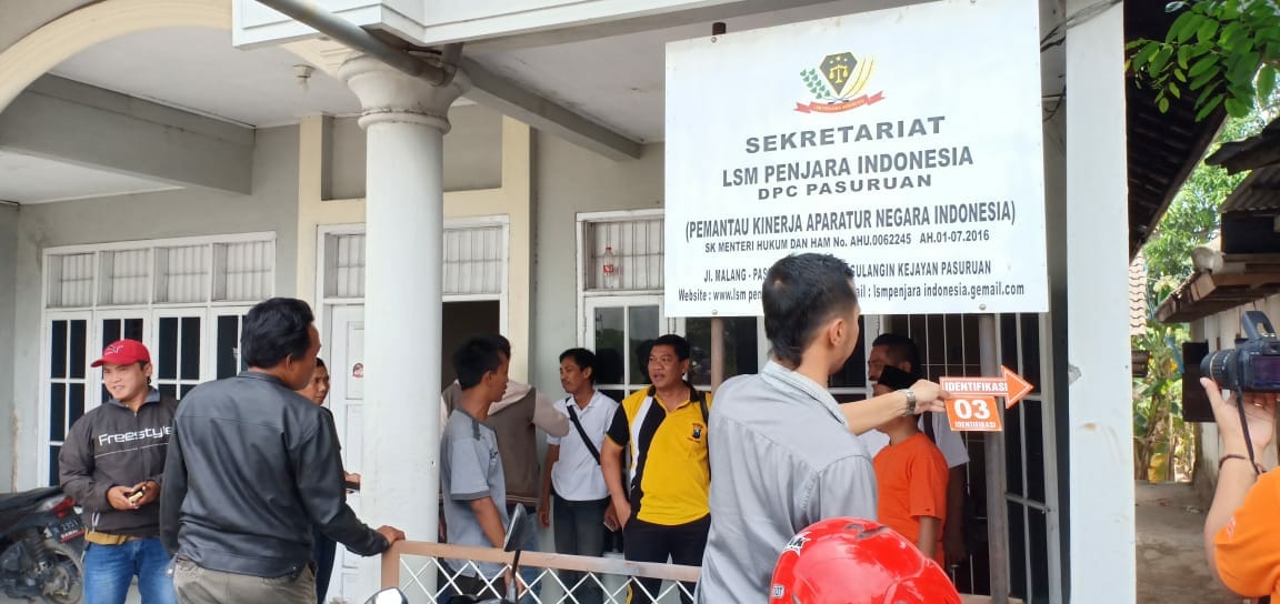Polres Lakukan Olah TKP Akibat Teror Bondet Di Kantor LSM.PENJARA INDONESIA