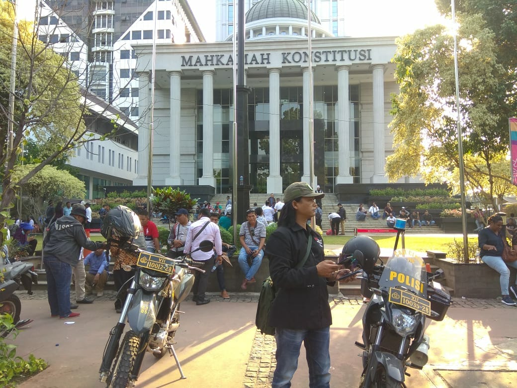 MENUNGGU HASIL KEPUTUSAN DISMISSAL HAKIM MK