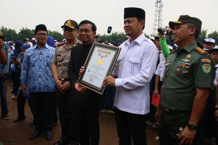 PERINGATAN SUMPAH PEMUDA KODYA BOGOR , SEKALIGUS SERAH TERIMA PIAGAM PENGHARGAAN REKOR (MURI)