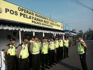 POLDA DIY MENYAMPAIKAN NO TLP BILA ANDA MEMBUTUHKAN BANTUAN KEPOLISIAN DI POS PENGAMANAN MUDIK LEBARAN 2017.