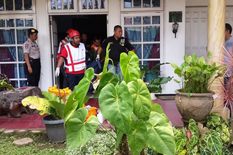 MANTAN WAKAPOLDA SUMUT TEWAS SECARA SADIS , RUANG MAKAN BERDARAH , DENGAN KAKI TERIKAT TALI RAFIA