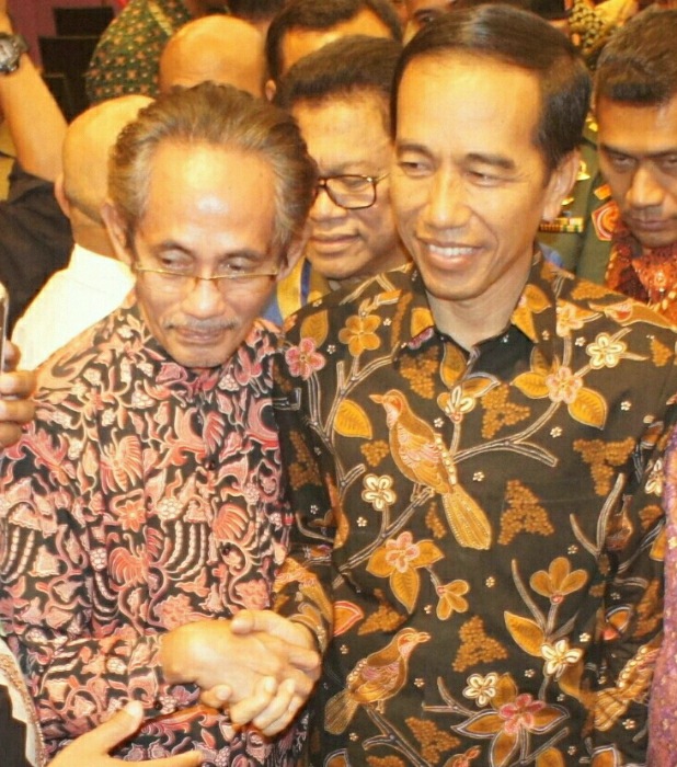 Emas, Tambang Mas Sangihe, dan Wakil Bupati Sangihe Helmud Honton