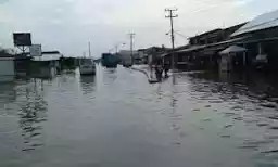 Ribuan Rumah Warga di Belawan Terendam Banjir Akibat Proyek Reklamasi dan Penimbunan Lahan Gambut