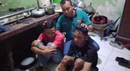 Babak Belur Dihajar Warga Dua Jambret Langsung Diamankan Polisi