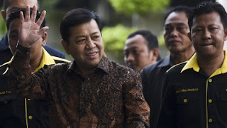 KPK UMUMKAN SETYA NOVANTO BERSTATUS TERSANGKA KORUPSI E-KTP*