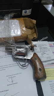 SENJATA API RAKITAN DI TEMUKAN PETUGAS DI RUANGAN X RAY  BANDARA SULTAN HASANUDIN SULSEL.