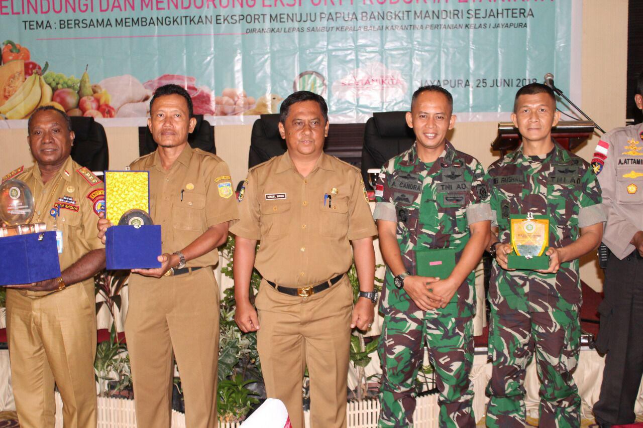 SATGAS PERBATASAN TERIMA PENGHARGAAN