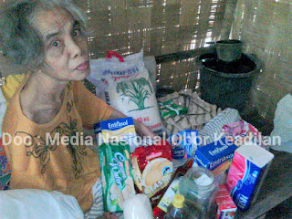 Gubuk Derita Berukuran 1,5 meter x 2 meter beralaskan tanah  atap Rumbiah sebagai Istana Ibu Adilia Harefa (69 th)