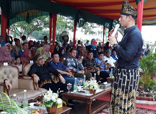AGUS HARIMURTI YUDHOYONO KUNJUNGI KOTA SIAK :  KOTA INI ADALAH DAERAH ASRI NAN  HIJAU ,  PENDUDUKNYA RAMAH RAMAH