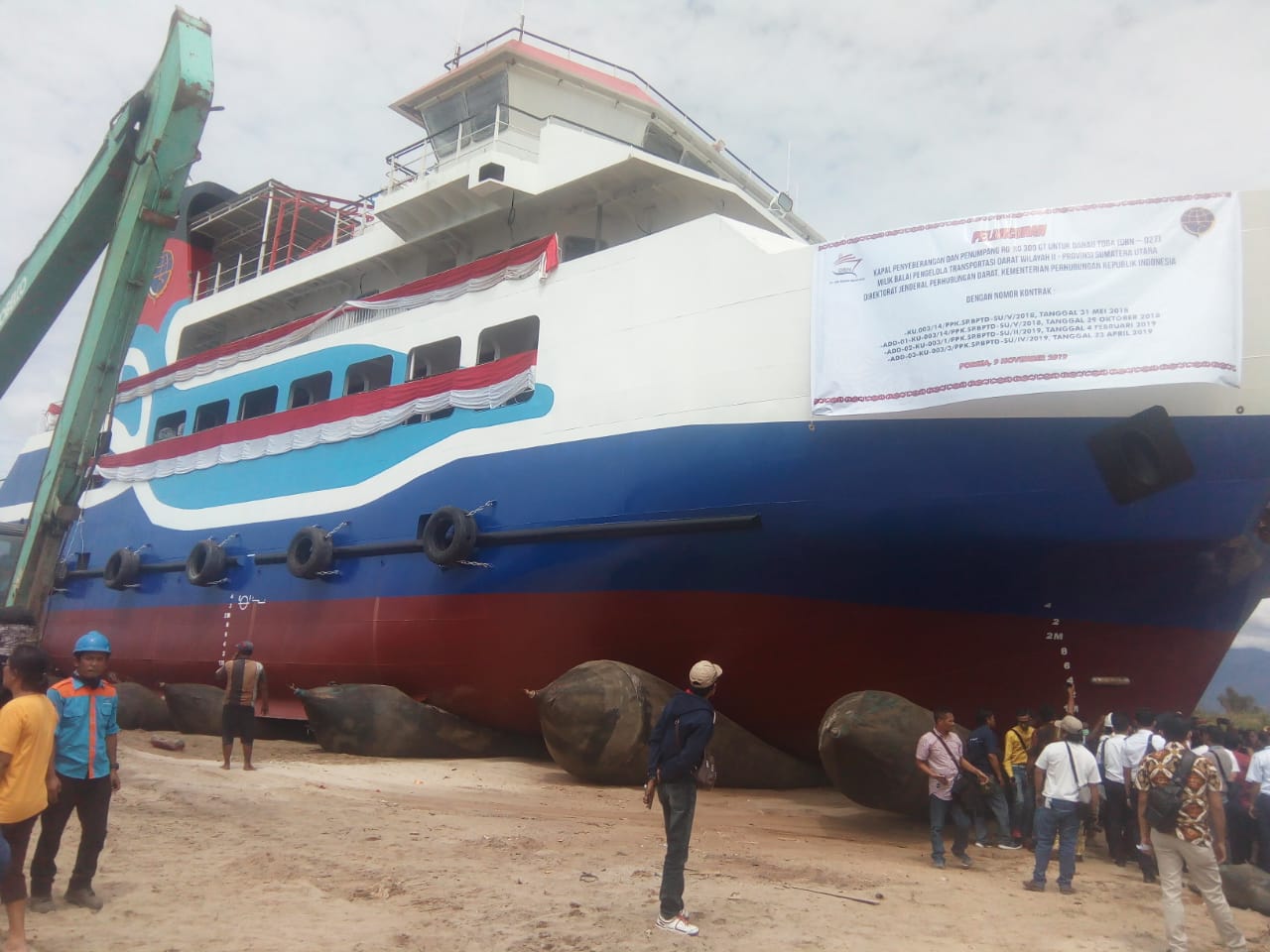 Emmada,,,,Kapal Ferry Ro-ro 300 GT Hinggap Lagi di Parparean Danau Toba