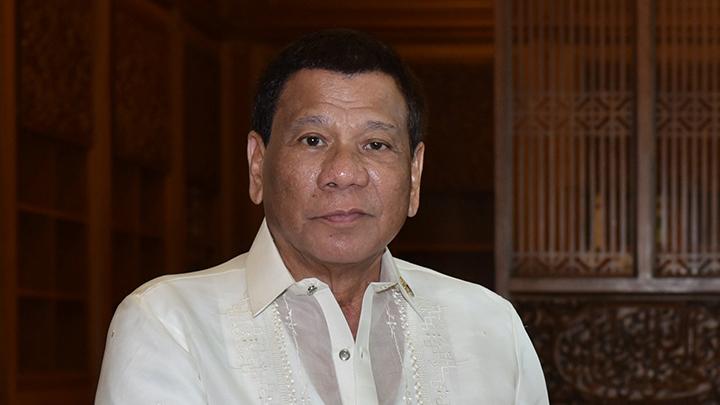 Rodrigo Duterte : Anda Tidak Harus ke Gereja Untuk Membayar Para Idiot Ini