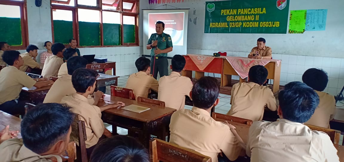 Bangun Mentalitas Remaja Pancasilais, Danramil 03/GP Berikan Penyuluhan Wasbang di SMK Bhara Trikora Jelambar