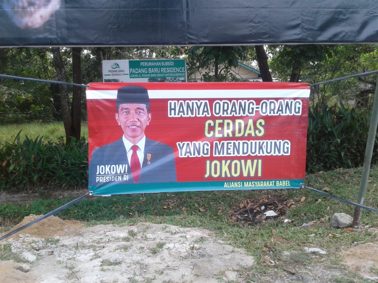 SPANDUK DUKUNGAN CAPRES 2019 MULAI MUNCUL DI TITIK IBU KOTA PANGKALPINANG