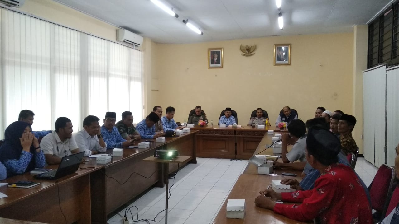Rapat Koordinasi Warga Desa Sadengrejo VS PT. Jasamarga Di Ruang Asisten 1 Pemkab Pasuruan,Tagih Janji Penyelesaian Oleh Pihak Tol Gempas