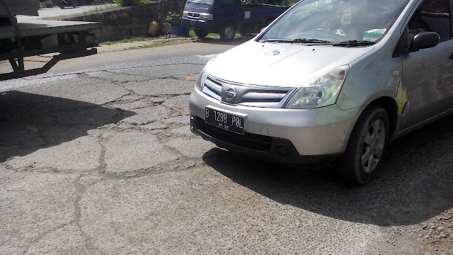 PENGAMAT : WALIKOTA TANGERANG DI SINYALIR PURA PURA BUTA DENGAN KONDISI JALANAN BERLUBANG