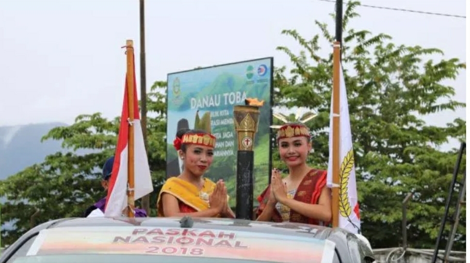Luar Biasa, Obor Paskah Roadshow Dari Danau Tondano ke Danau Toba Dalam Waktu 40 Hari