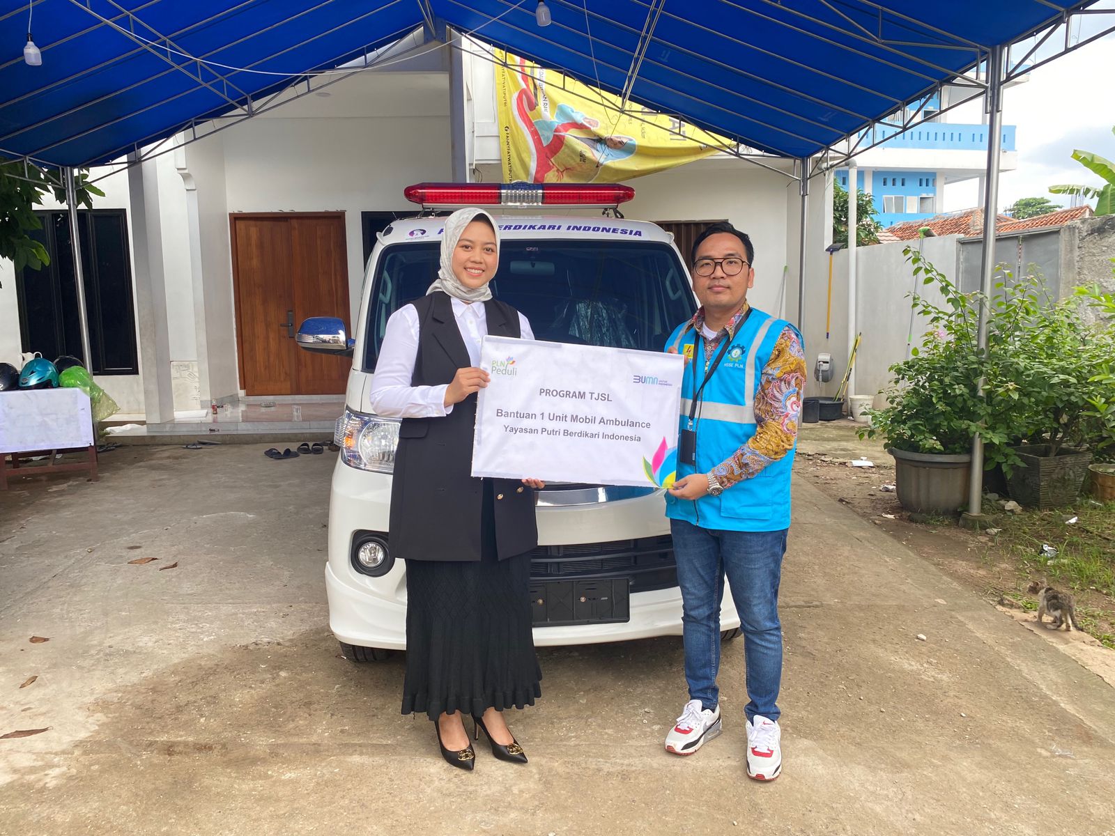 Program Bantuan 1 Unit Ambulance Menjadi Salah Satu Agenda Tim TJSL PLN UP3 Depok Tahun 2024
