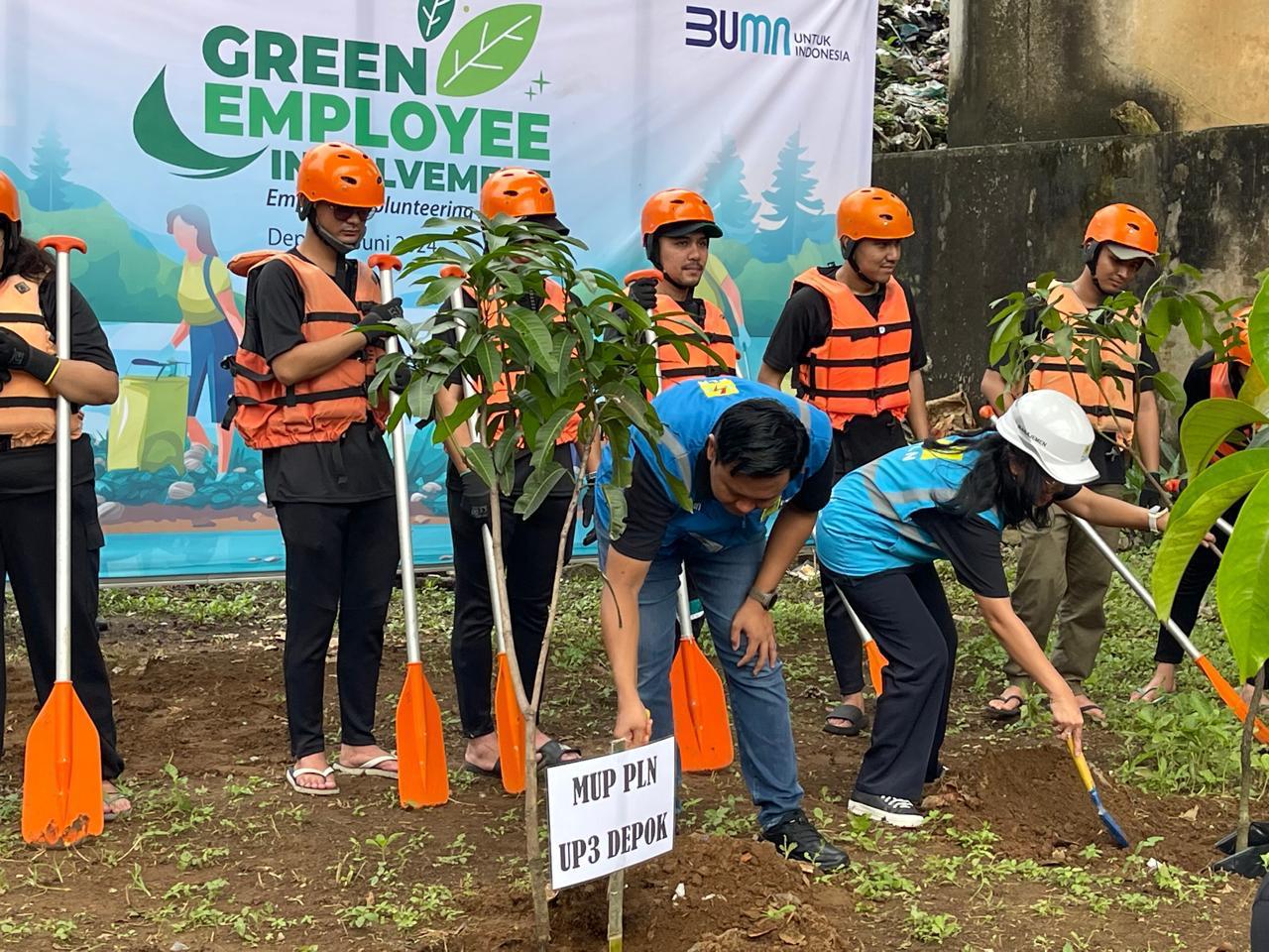 Sinergi PLN Energi Primer bersama PLN UP3 Depok Hijaukan Ciliwung Dalam Peringatan Hari Lingkungan Hidup Sedunia