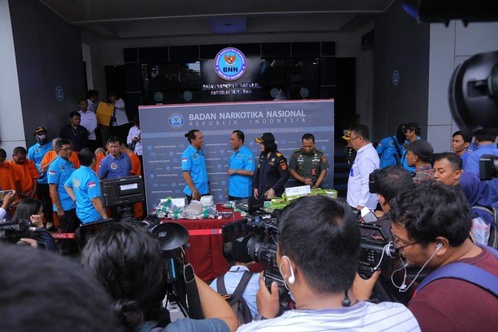 BNN TANGKAP OKNUM TNI AD TERLIBAT JARINGAN EKSTASI 