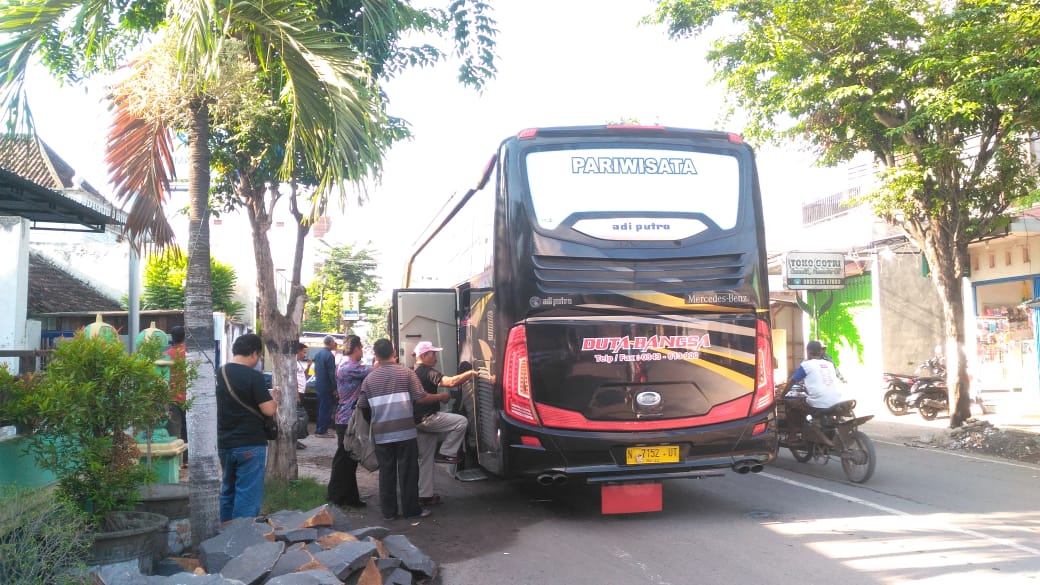 Rombongan Perangkat Desa Se Kecamatan Nguling, Boyong Menuju Istana Merdeka 