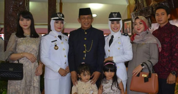 Dua Perempuan Isteri wakil Bupati Blitar Dilantik Jadi Kades