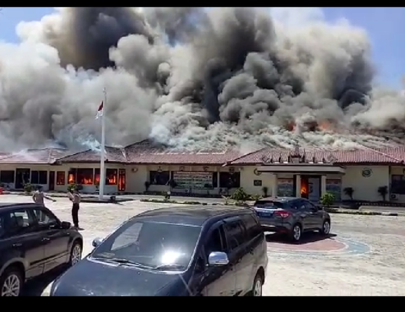 Kantor Kapolres Lampung Selatan Terbakar  