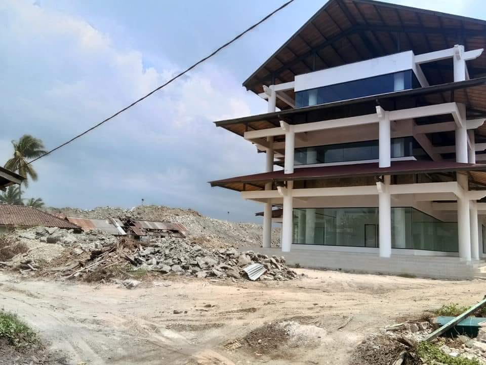 Bupati Kab Pesibar Tuding Warganya Serakah Terkait Ganti Rugi Lahan, Menuai Kemarahan Warganya