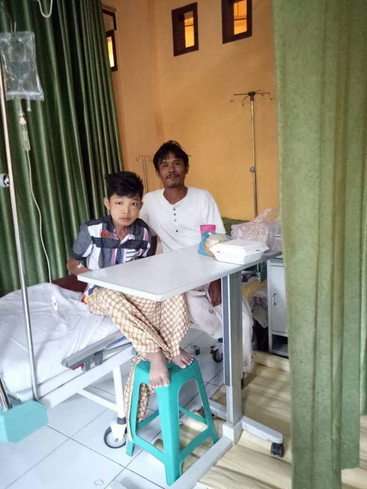 ADAM SAPUTRA WARGA SIDIMPUAN SELAIN MENGALAMI USUS BUNTU DIVONIS MENDERITA GIZI BURUK 