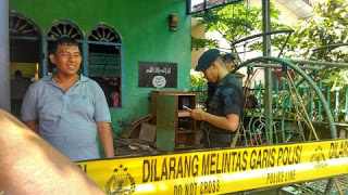 Rumah Terduga Teroris Penyerang Polda Sumut  Terpampang Nyata Bendera ISIS