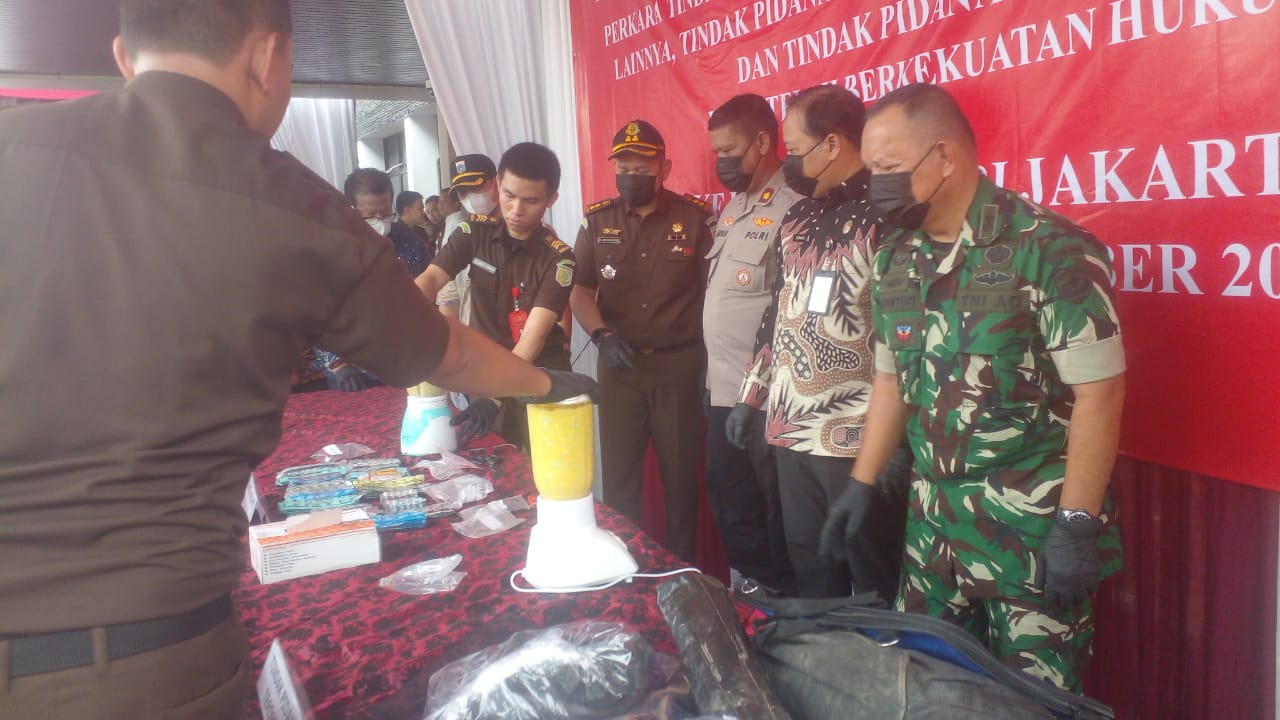 Kejaksaan Negeri Jakarta Timur Musnahkan Barang Bukti Tindak Pidana Umum