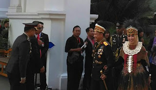 Upacara Kemerdekaan, Kapolri Kenakan Hiasan Kepala Khas Papua  
