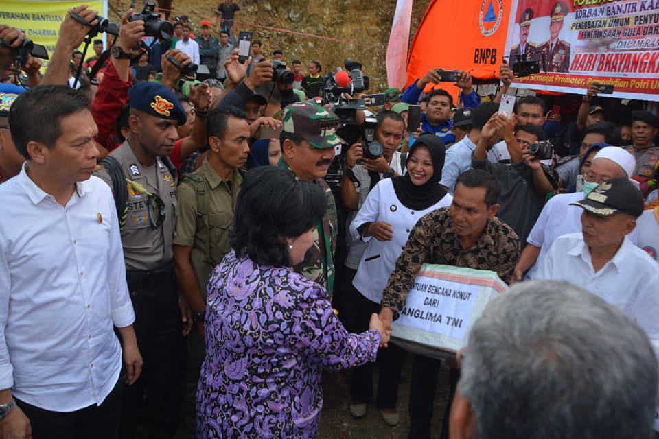 Panglima TNI Tinjau Korban Banjir Konawe Utara