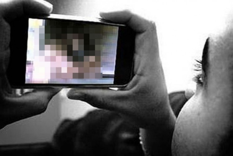 Geger   !!. Beredar Video Mesum Ayah dan Anak Kandung di Lamsel