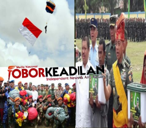 Ribuan Masyarakat Banjir Lapangan Pokok Jengkol Guna Saksikan Penutupan TMMD Diiringi Dengan Atraksi Terjun Payung