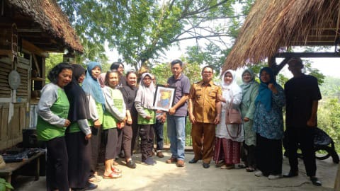Rumah Anak Bumi Tumbuhkan Ekonomi Masyarakat Dengan Bangun 4 Desa Kreatif di Kecamatan Parungpanjang