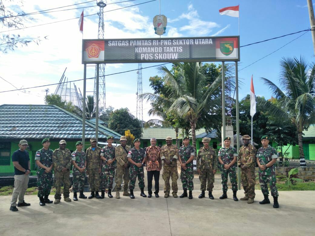 Papua New Giunea Defense Force (PNGDF) Kunjungi Satgas Yonif Para Raider 501 Kostrad