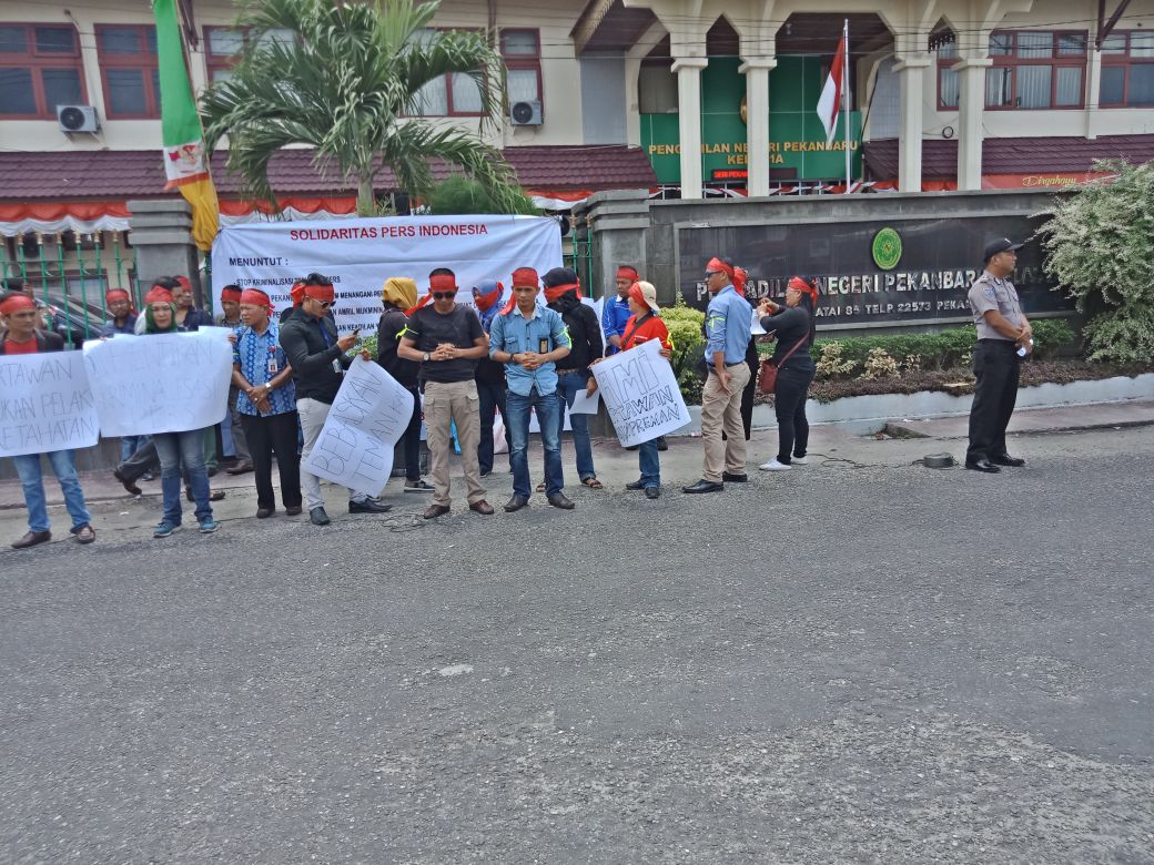 Solidaritas Pers Jilid III Aksi Di PN Kecam Bupati Bengkalis 