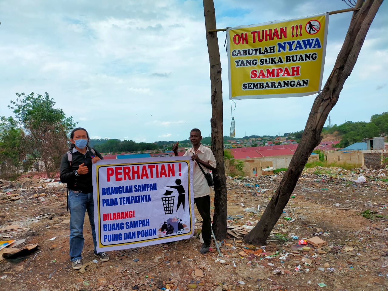 Spanduk Doa yang Ngeri "Oh Tuhan Cabutlah Nyawa yang Suka Buang Sampah Sembarangan'