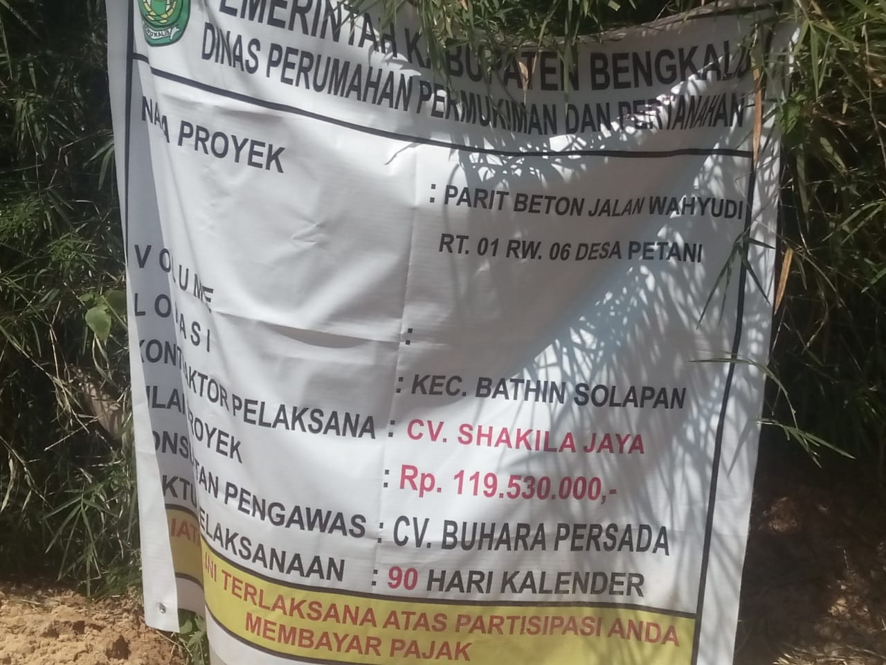 Gawat ! Kontraktor Proyek Parit Beton Acuhkan Undang Nomor 14 Tahun 2008