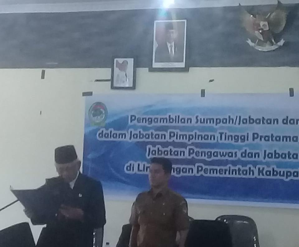 Bupati Melantik Seratusan Pejabat di Lingkungan Pemerintah Toba Samosir