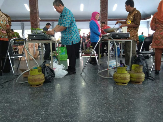 PNS MASIH MENGGUNAKAN GAS 3 KG, LANGGAR SURAT EDARAN BUPATI KENDAL.